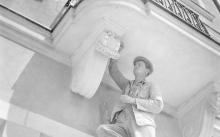 Eugenia Trzeciakowa, Prace wykończeniowe przy jednej ze staromiejskich kamienic, po 1945, Narodowe A