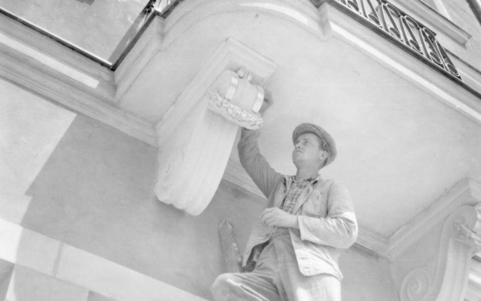 Eugenia Trzeciakowa, Prace wykończeniowe przy jednej ze staromiejskich kamienic, po 1945, Narodowe A