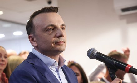 Kandydat na prezydenta Krakowa Łukasz Gibała podczas wieczoru wyborczego 27 września