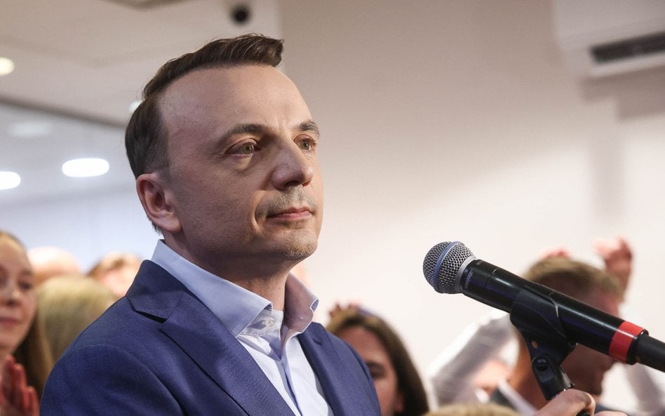 Kandydat na prezydenta Krakowa Łukasz Gibała podczas wieczoru wyborczego 27 września