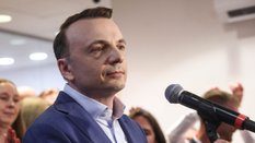 Kandydat na prezydenta Krakowa Łukasz Gibała podczas wieczoru wyborczego 27 września