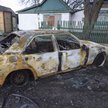 Zniszczony samochód w pobliżu kontrolowanego przez separatystów Doniecka