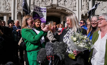 Brytyjski Sąd Najwyższy orzekł na korzyść For Women Scotland, stwierdzając, że osoba posiadająca cer