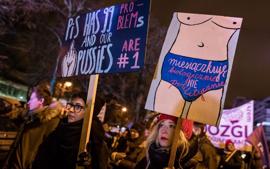 Protest pod Sejmem. "PiS i opozycja, jedna koalicja"