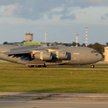 Samolot C-17 Globemaster, na pokładzie którego miał być dyrektor CIA John Ratcliffe, ląduje na łotew