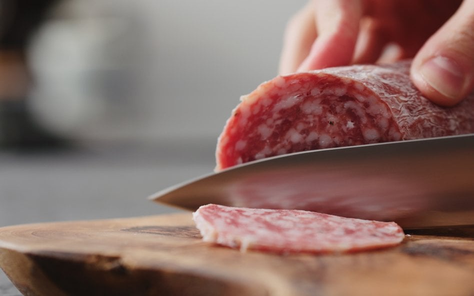 GIS wydał ostrzeżenie dotyczące obecności groźnych bakterii w salami.