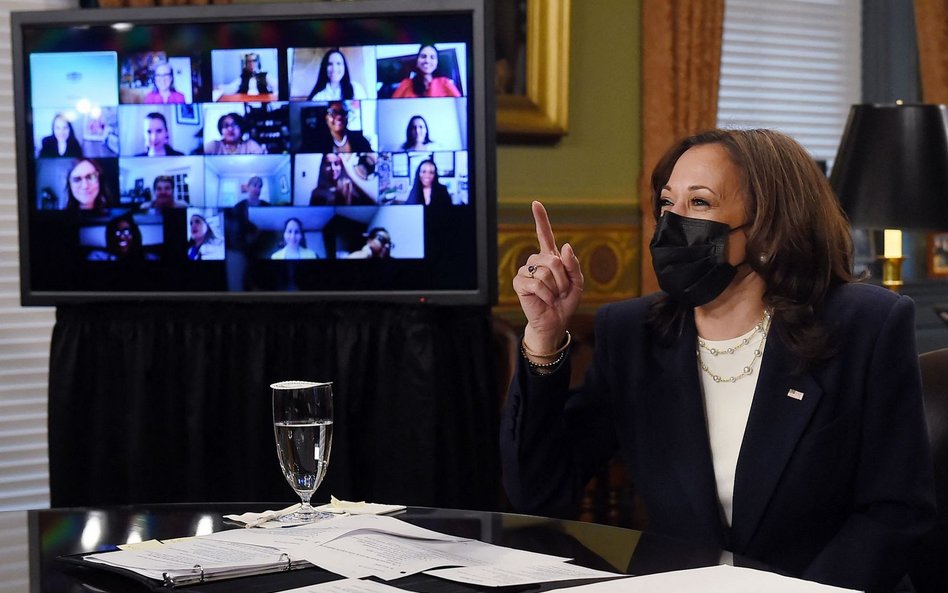 Kamala Harris ma powstrzymać napływ imigrantów do USA