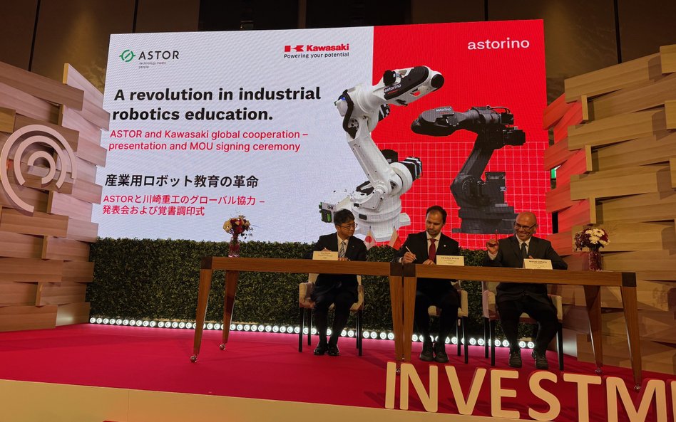 Ceremonia podpisania umowy pomiędzy Astor i Kawasaki Heavy Industries Ltd. dotyczącej dystrybucji ro