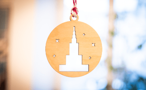 Zawieszka z symbolicznym wzorem PKiN