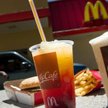 McDonald’s rezygnuje z plastiku i zaczyna testy papierowych słomek