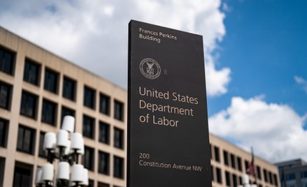 Nawet o milion miejsc pracy w USA mniej do marca