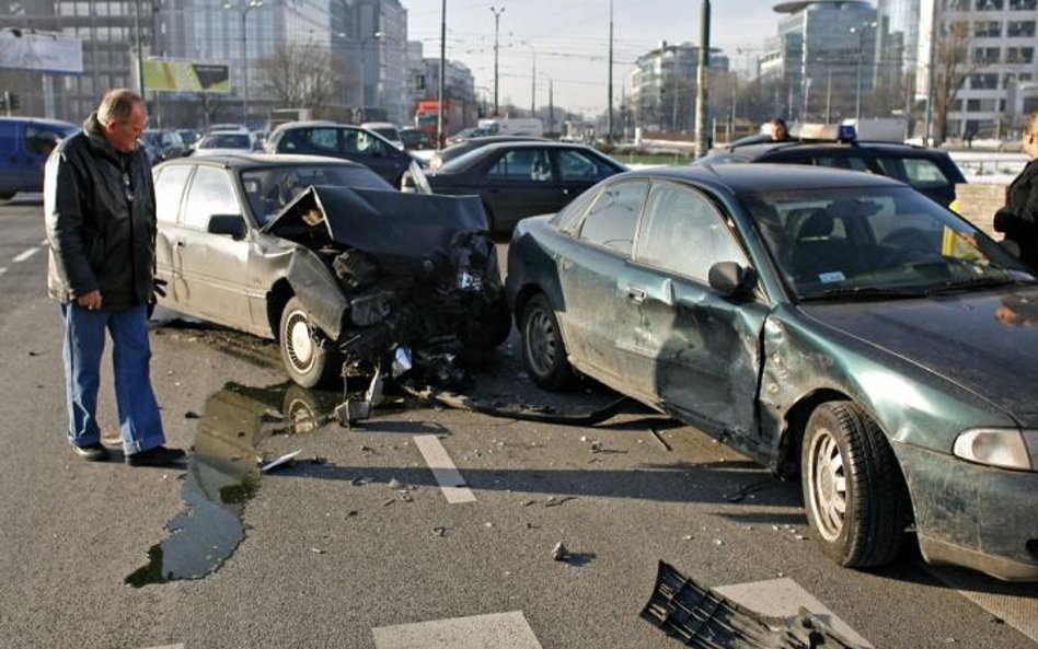 Zniesienie sankcji za brak OC podniesie ceny polis