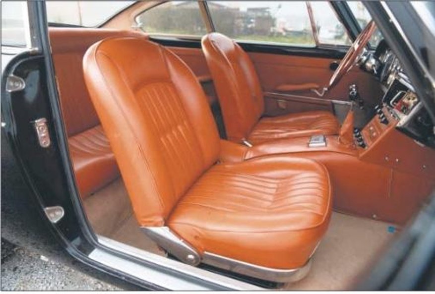 Obecnie jest jedynym prywatnym samochodem we Włoszech ze specjalnym zezwoleniem na poruszanie się z 