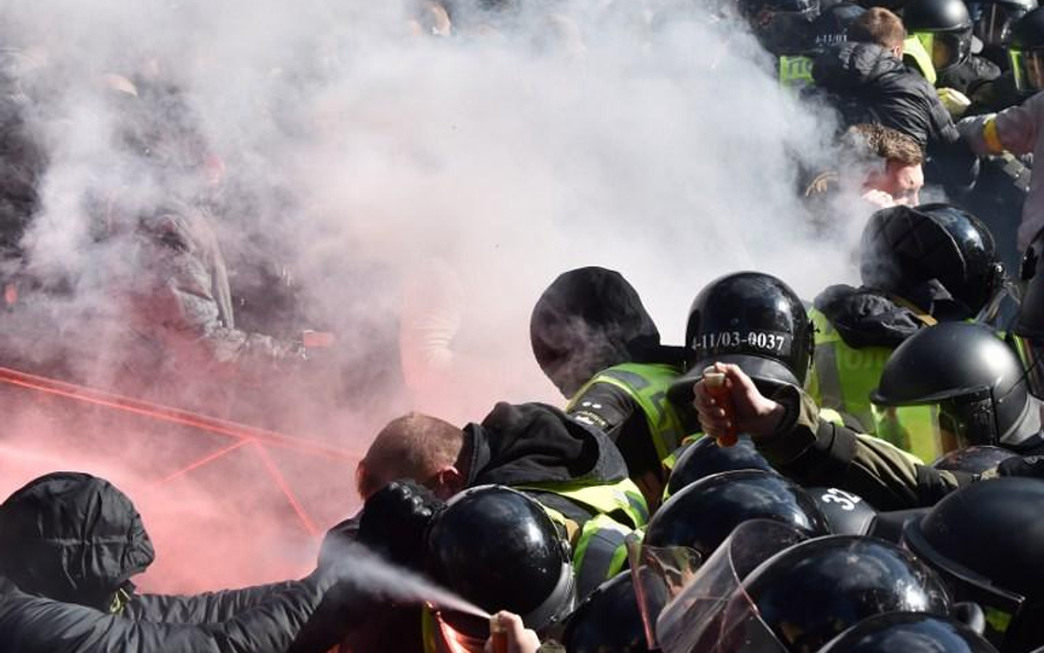 Starcie nacjonalistów z policją w Kijowie