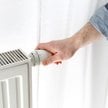 Co najtaniej ogrzeje dom - pellet, gaz, węgiel, olej opałowy czy pompa ciepła? Nowy raport obala mit