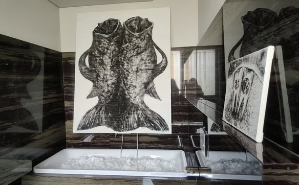 Julia Szczerbowska „Fish Vase”, olej na płótnie (HOS Gallery)