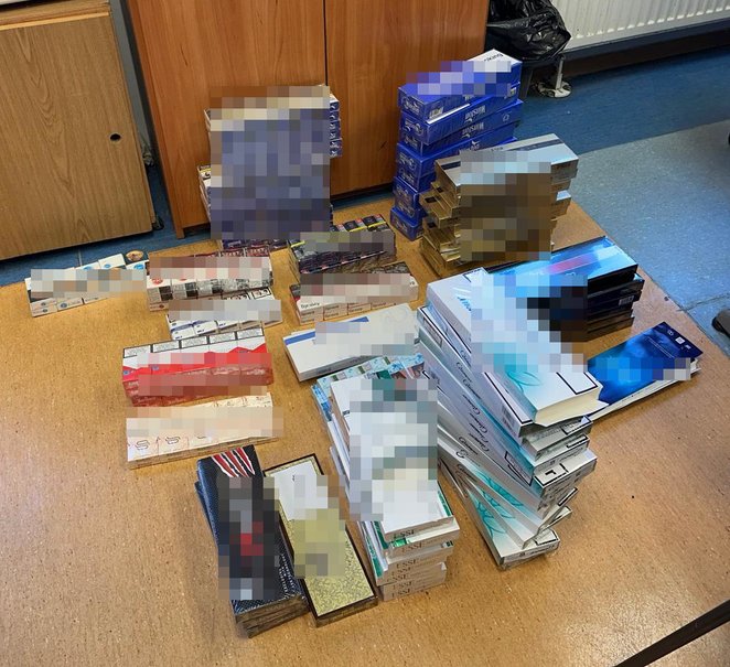 Zarekwirowane papierosy bez akcyzy były oferowane przez małżeństwo handlujące na Wolumenie