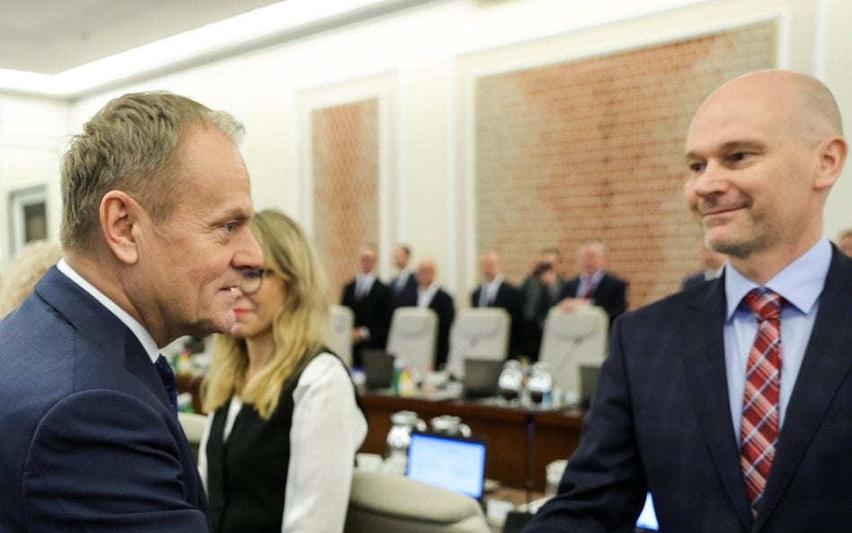 Tusk wchodzi w buty Kaczyńskiego. Bunt w koalicji przeciwko Berkowi