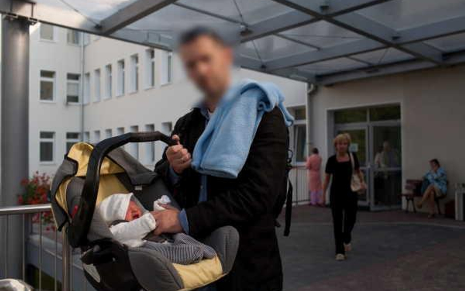 Tata wychowujący dziecko także ma swoje prawa