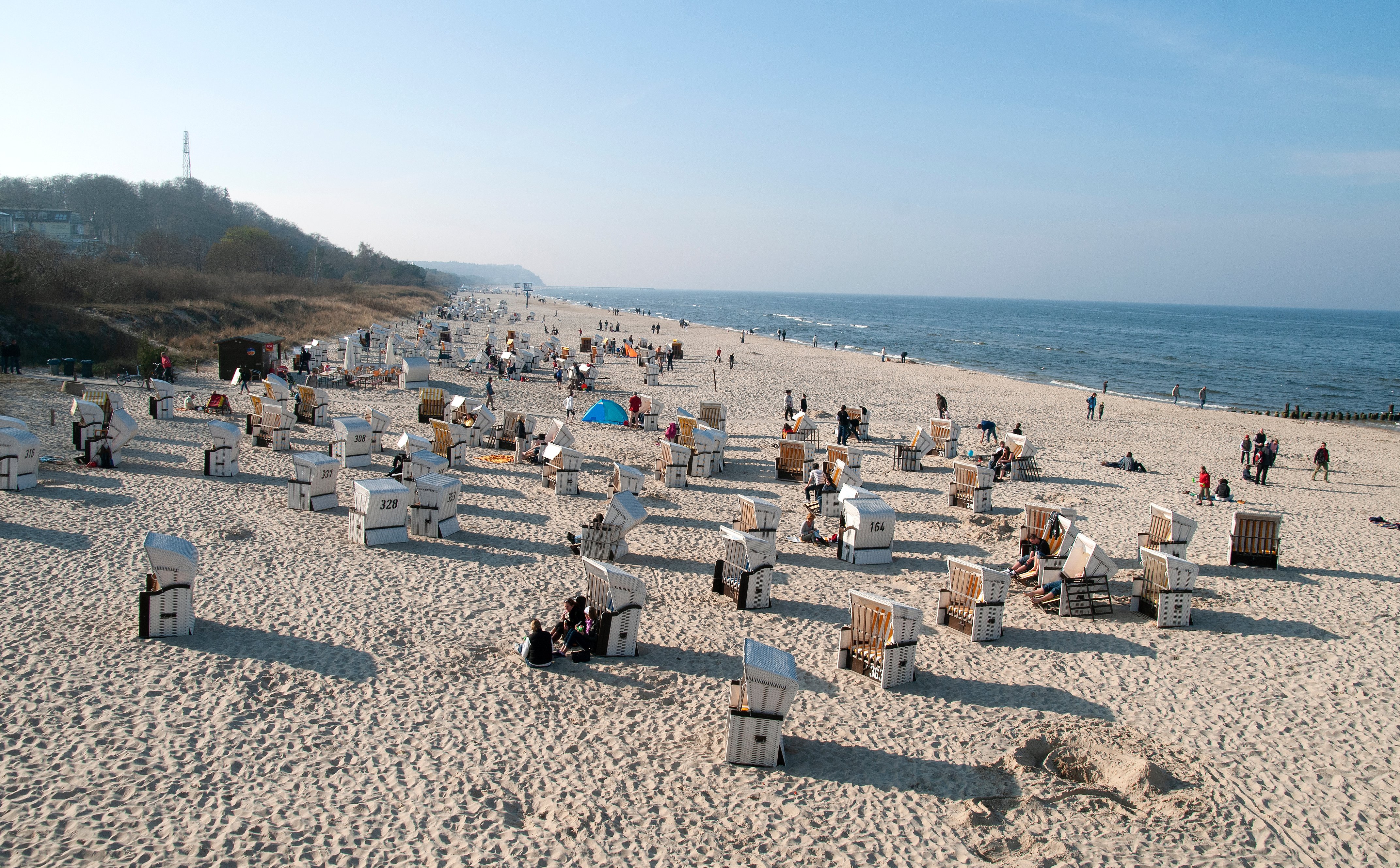 Czy październik to nowy sierpień? Jesienne wakacje popularne z powodu zmiany klimatu