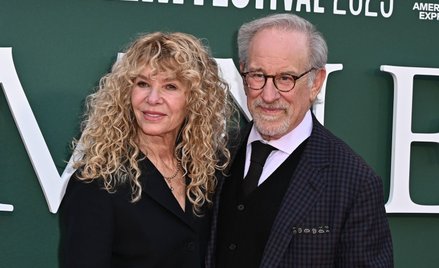 W czasie prac nad portretem Kate Capshaw poprosiła Stevena Spielberga o zgodę na przejrzenie jego pr