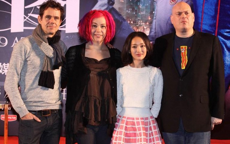 Tom Tykwer, z rodzeństwem Wachowskich(Lana i Andy) i aktorką Zhou Xun