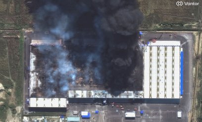 Zgliszcza magazynu firmy Ozon w Enem w Republice Adygei po ataku ukraińskich dronów, 24 sierpnia