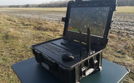 Komputer ‒ jeden z elementów, obok układu śledzenia i komunikacji oraz transmisji danych, naziemnej 