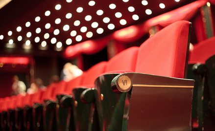 Artyści walczą o otwarcie scen