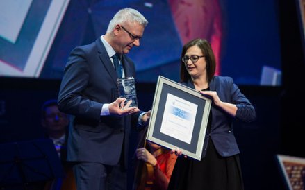 Od lewej: Grzegorz Niestrój, wójt gminy Kornowac oraz Katarzyna Rajtar, dyrektor Europejskiego Kongr