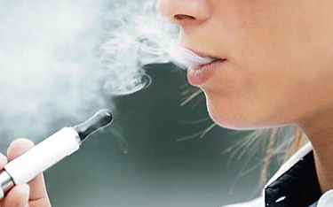 Według brytyjskich naukowców e-papierosy są o 95 proc. mniej szkodliwe niż zwykłe