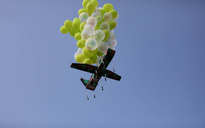 Strefa Gazy: Izrael zaatakowany balonami odpowiada nalotem