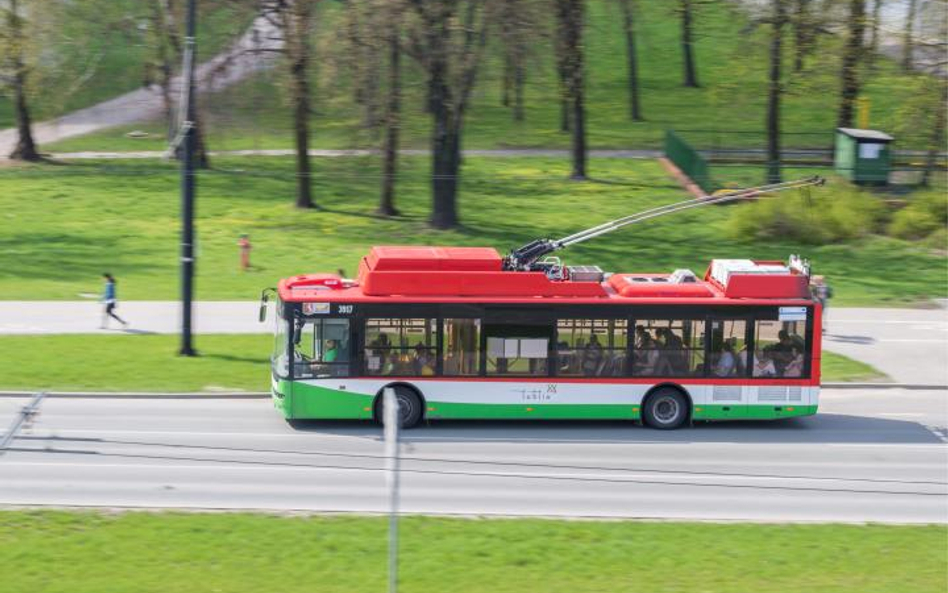 Rozbudowując sieć komunikacji zbiorowej w Lublinie, zakupiono 15 nowych trolejbusów