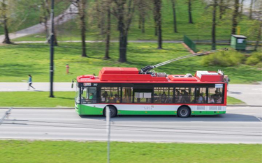 Rozbudowując sieć komunikacji zbiorowej w Lublinie, zakupiono 15 nowych trolejbusów