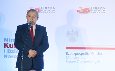 Dialog kontra minister Piotr Gliński