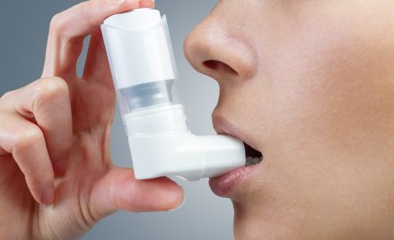 Najbardziej szkodliwe dla środowiska, zdaniem autorów badania, są inhalatory, które zawierają pojemn