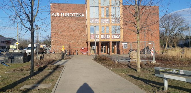 Pod koniec lutego okazało się jednak, że na wycinkę czeka jeszcze kilkadziesiąt drzew, m.in. trzy du