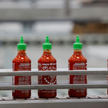 Producent Sriracha ostrzega: Eksplodujące butelki z ostrym sosem trafiły do sklepów