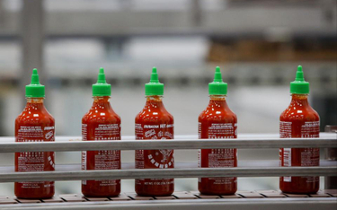 Producent Sriracha ostrzega: Eksplodujące butelki z ostrym sosem trafiły do sklepów