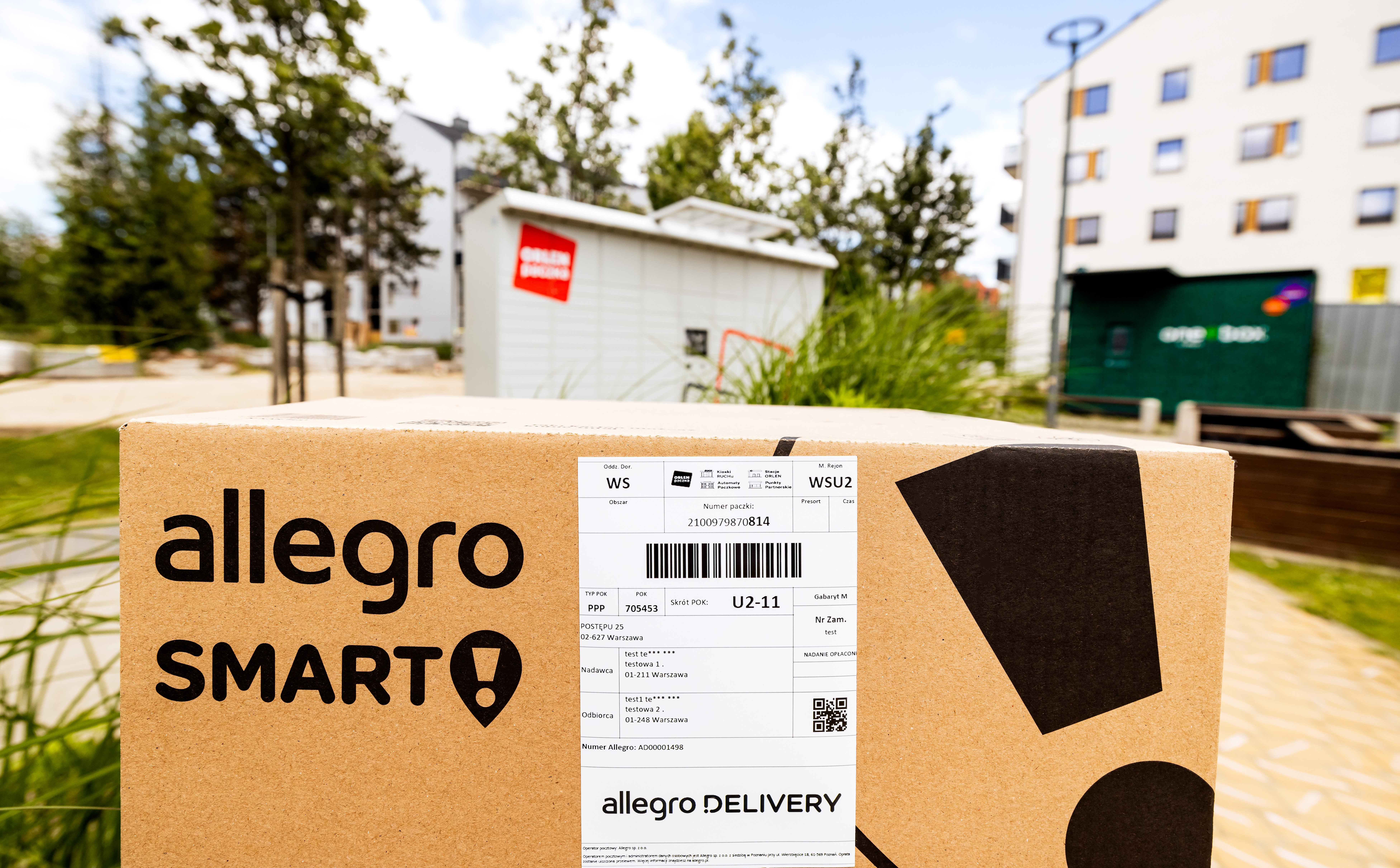 Internauci skarżą się, iż Allegro zmienia im opcje dostawy. Firma zaprzecza