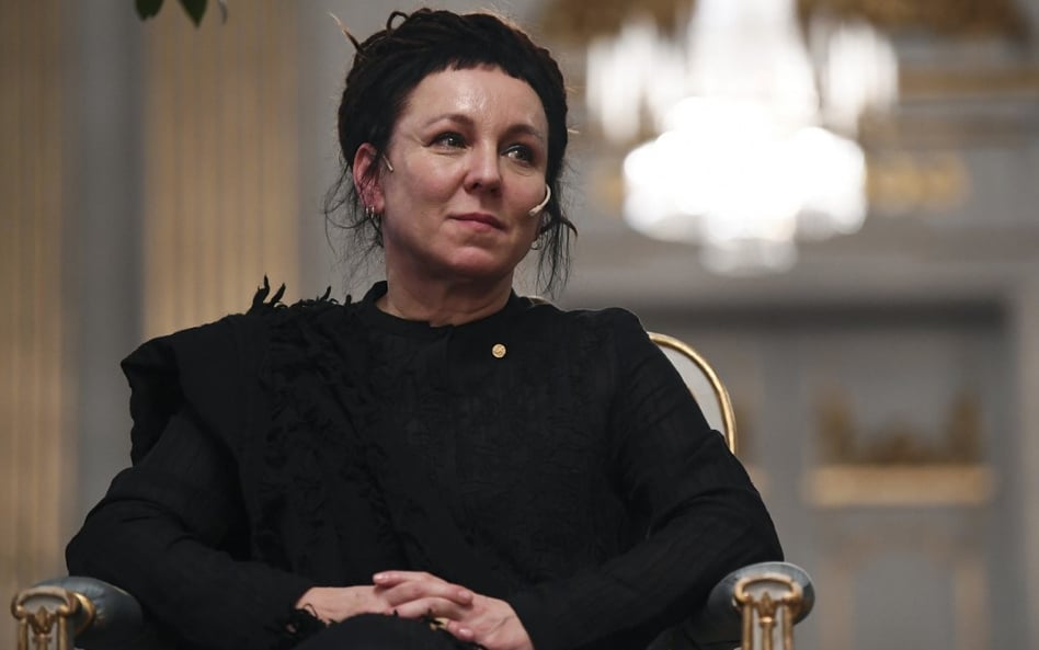 Olga Tokarczuk przekazała WOŚP replikę medalu noblowskiego