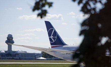 LOT wyleciał ze strat