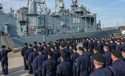 Fregata ORP Kościuszko wypływa po szczątki dowódcy