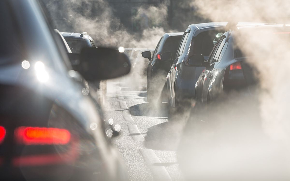 Ambitne plany redukcji CO2 uderzą w koncerny motoryzacyjne