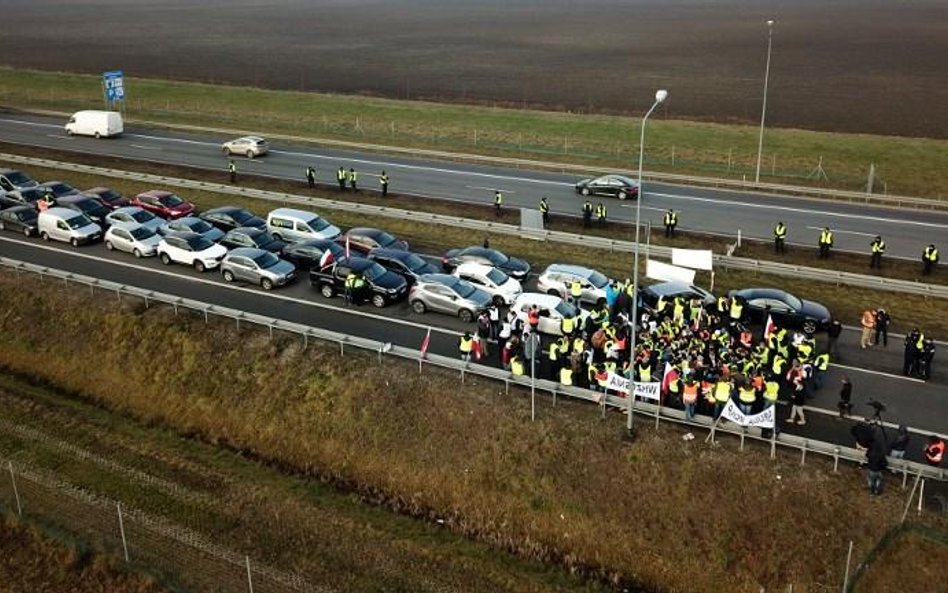 Rolnicy zablokowali ruch na autostradzie A2