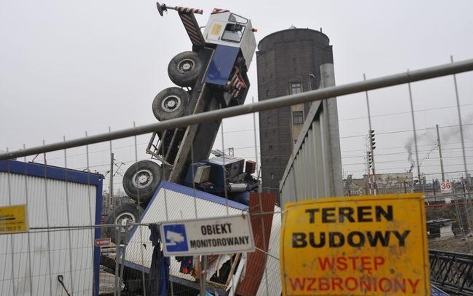W tym wypadku na jednej z katowickich budów ranny został operator przewróconego dźwigu samojezdnego