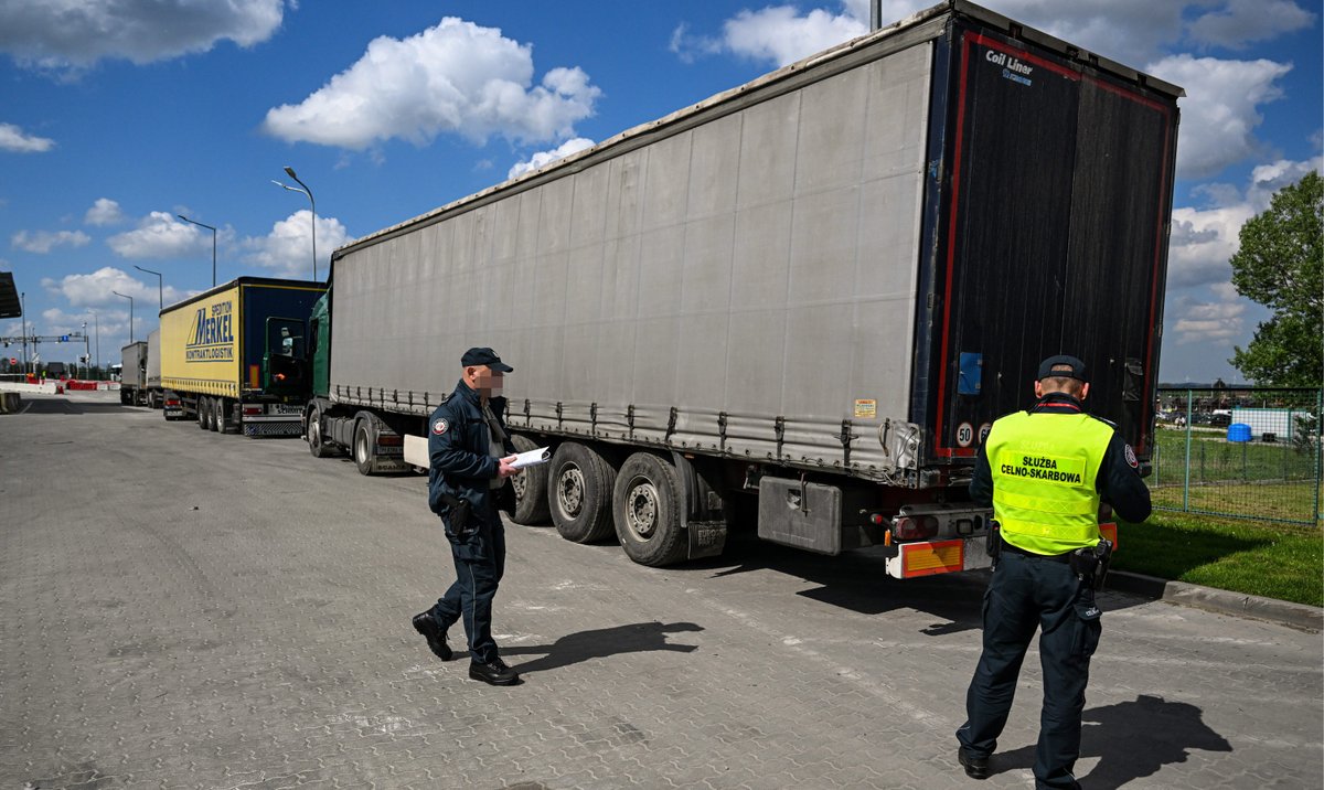 Zboże zostało w Polsce. Rząd nie tylko nie pozbył się problemu, który sam stworzył, ale czeka go nowy