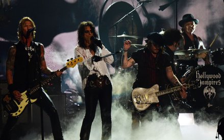 Producenci gali uwielbiają wspólne występy gwiazd - na scenie debiutujący w telewizji super zespół T