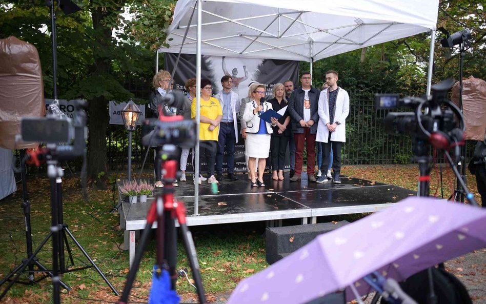 Konferencja Ogólnopolskiego Komitetu Protestacyjno - Strajkowego Pracowników Ochrony Zdrowia