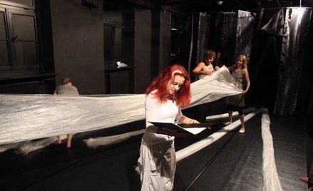 Reżyserka spektaklu „7 słów o ziemi” Paulina Wycichowska